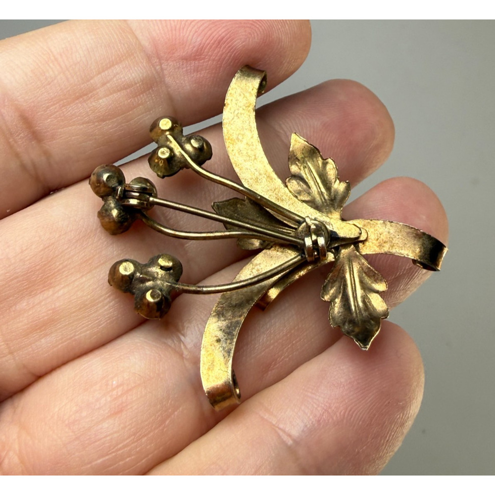 Vintage Gold Tone Floral Spray Bouquet Brooch Pin Dark Purple Rhinestones MCM - Picture 2 of 3